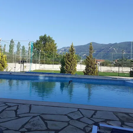 Marinos - συγκρότημα με πισίνα, γήπεδο, τζακούζι, μπαρ, ψησταριά 别墅