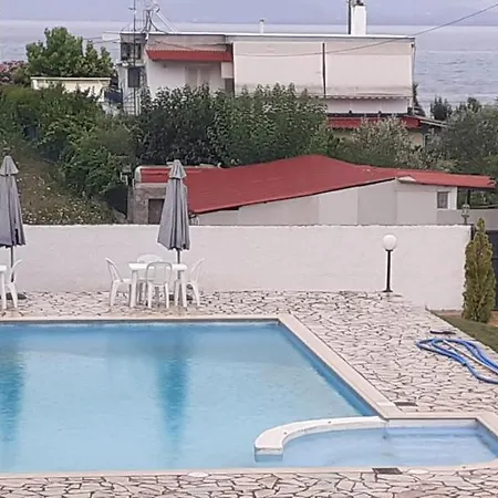 Marinos - συγκρότημα με πισίνα, γήπεδο, τζακούζι, μπαρ, ψησταριά *