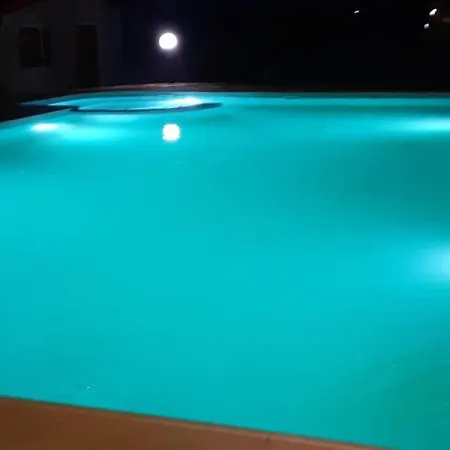 Villa Marinos - συγκρότημα με πισίνα, γήπεδο, τζακούζι, μπαρ, ψησταριά Kamena Vourla