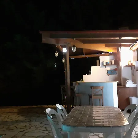 Marinos - συγκρότημα με πισίνα, γήπεδο, τζακούζι, μπαρ, ψησταριά * Kamena Vourla