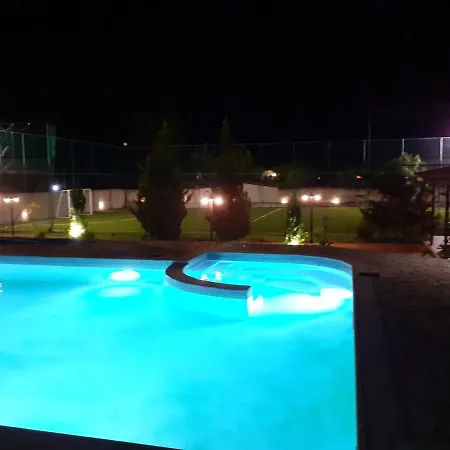 Villa Marinos - συγκρότημα με πισίνα, γήπεδο, τζακούζι, μπαρ, ψησταριά