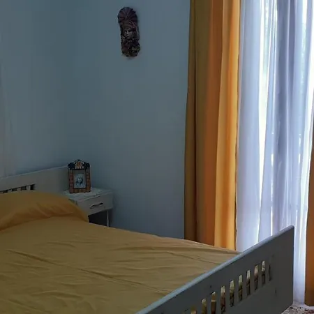 Marinos - συγκρότημα με πισίνα, γήπεδο, τζακούζι, μπαρ, ψησταριά