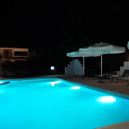 Marinos - συγκρότημα με πισίνα, γήπεδο, τζακούζι, μπαρ, ψησταριά Villa
