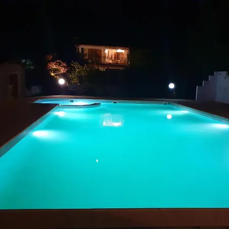 Villa Marinos - συγκρότημα με πισίνα, γήπεδο, τζακούζι, μπαρ, ψησταριά *