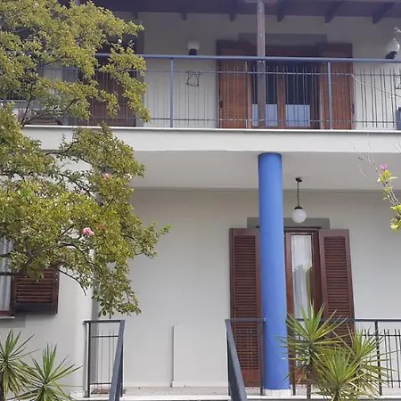 Villa Marinos - συγκρότημα με πισίνα, γήπεδο, τζακούζι, μπαρ, ψησταριά