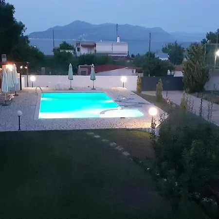 Marinos - συγκρότημα με πισίνα, γήπεδο, τζακούζι, μπαρ, ψησταριά Villa