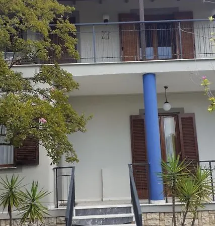 Villa Marinos - συγκρότημα με πισίνα, γήπεδο, τζακούζι, μπαρ, ψησταριά Kamena Vourla