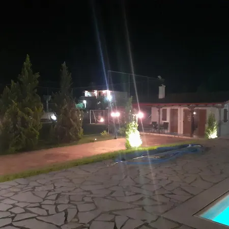 Marinos - συγκρότημα με πισίνα, γήπεδο, τζακούζι, μπαρ, ψησταριά * Kamena Vourla