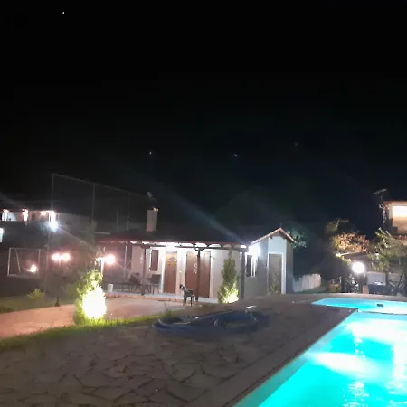 Villa Marinos - συγκρότημα με πισίνα, γήπεδο, τζακούζι, μπαρ, ψησταριά