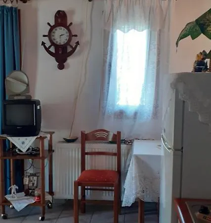 Marinos - συγκρότημα με πισίνα, γήπεδο, τζακούζι, μπαρ, ψησταριά