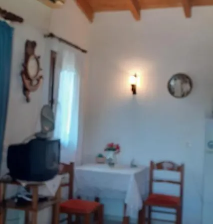 Villa Marinos - συγκρότημα με πισίνα, γήπεδο, τζακούζι, μπαρ, ψησταριά